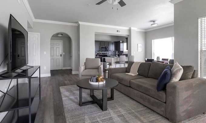 Richmond Apartment | Landing | Stylish 2BD, Clubhouse, Gym