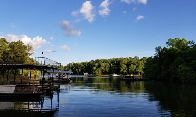 Dawsonville House | Lanier Waterfront Cabin retreat. GA mountains, 5Br w/Dock, Grill, Fire pit +more