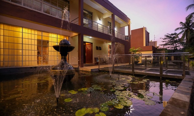 Piliyandala Villa | Lanka Lake Villa Luxury Waterfront Mansion fully Furnished to American Standards