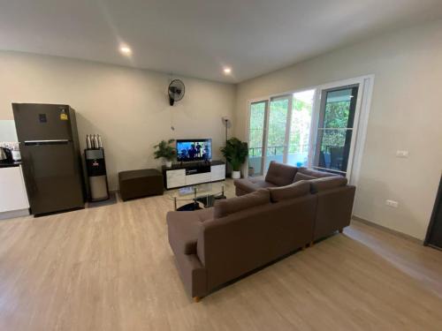 Ko Lanta Apartment | Lanta Sunshine Residence Apt 4 Two Bed Apartment with AC and Work Space