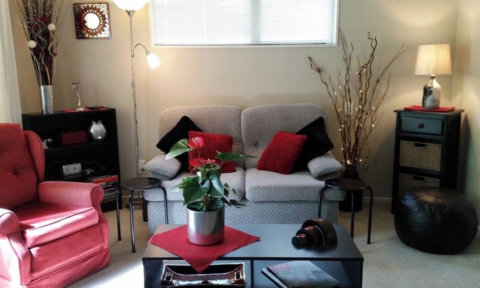Arthur's Point Apartment | Larchmont Heights, slightly out of town, peaceful, beautiful mountain views.