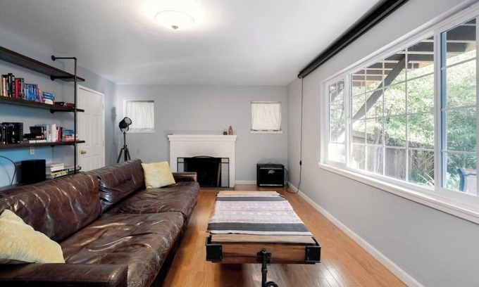 Berkeley House | Large 1 Bedroom Apartment, Home Theater, Fireplace