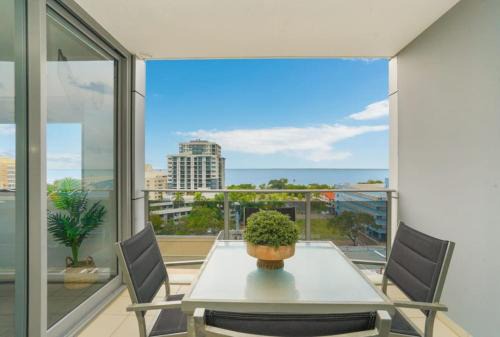 Darwin City Centre Apartment | Large 11th floor City Apartment - Sea Views