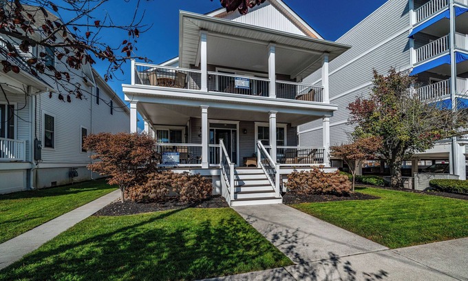 North End Condo | Large 12BR & 8.5BA Condo w/Elevator! Walk everywhere