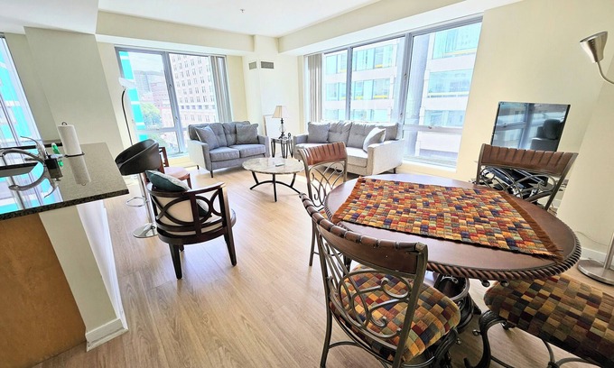 West End Apartment | Large 2 Bed/2Bath By MGH, Washer/Dryer in Suite