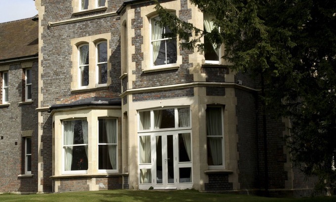 Basingstoke House | Large 2 bedroom 2 bathroom King Double - Basingstoke Serviced Apartment