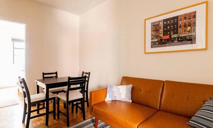 Little Italy Apartment | ✪ Large 2 Bedrooms ✪ Queen Beds ✪ Work Stations