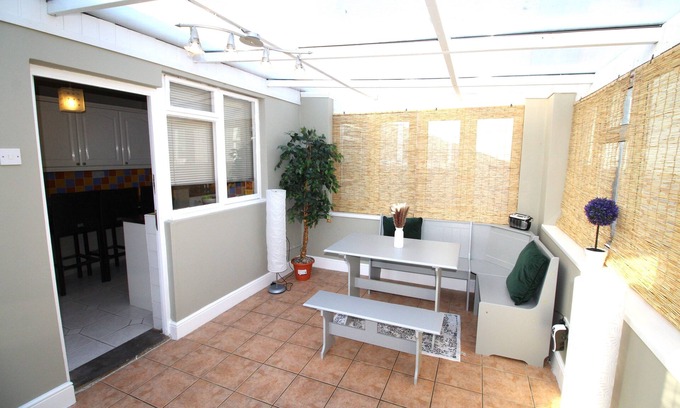 Shirley House | Large 3 Bed Bungalow - Beautiful Refurb - Large Garden - Fast Wifi