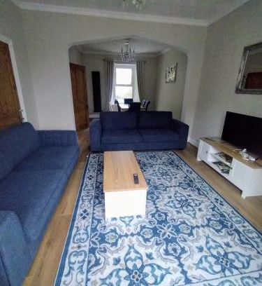 Pembroke Dock House | large 4 bedroom