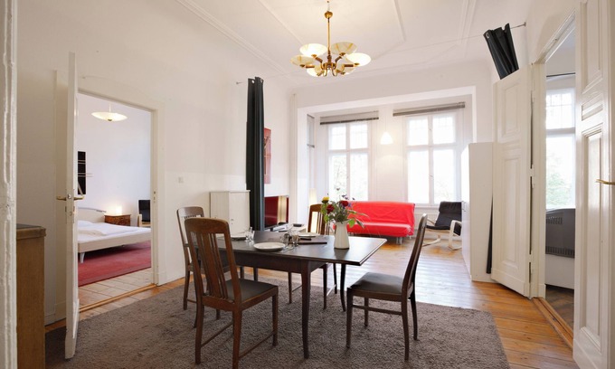 Charlottenburg Apartment | Large and Luxuriously Furnished Apartment w/2 Bedrooms + 1 Living/Dining Room