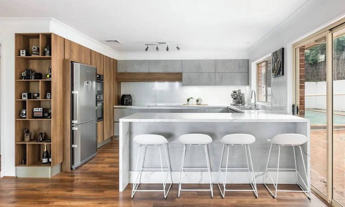 Ryde House | Large and modern 5 Bedroom home with a pool and work areas