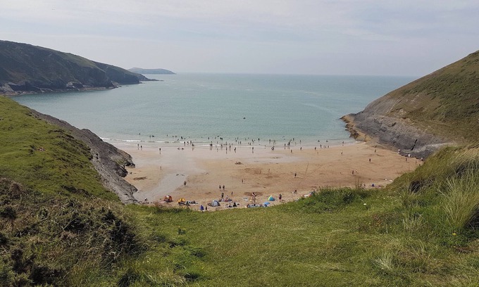 Cardigan House | Large and spacious modern house with heavenly hot tub close to stunning beaches