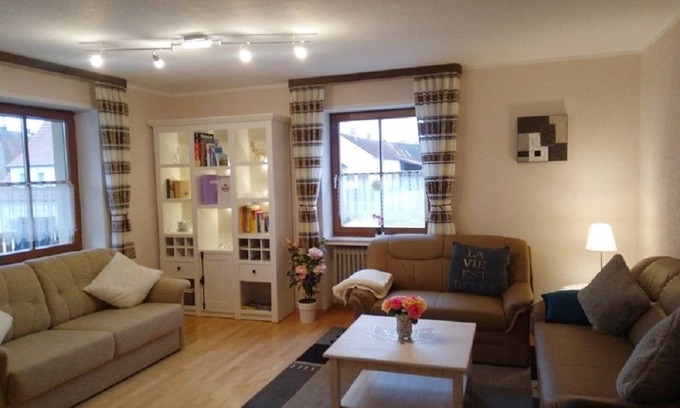 Ehingen a. Ries Apartment | Large apartment-own entrance-small courtyard garden