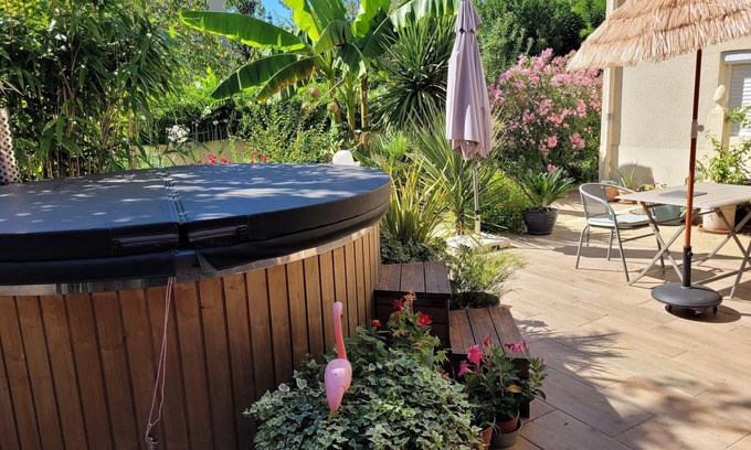 Trelissac Apartment | Large Appartment 50 sq m with heated spa ✦ south-facing garden