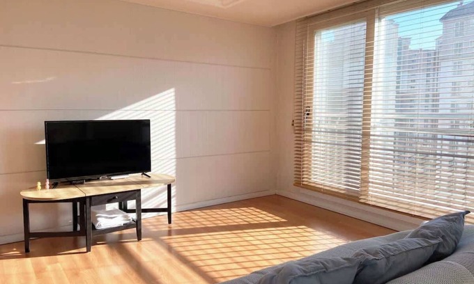 Bundang-gu Apartment | Large Apt. Awesome nature nearby, Pangyo