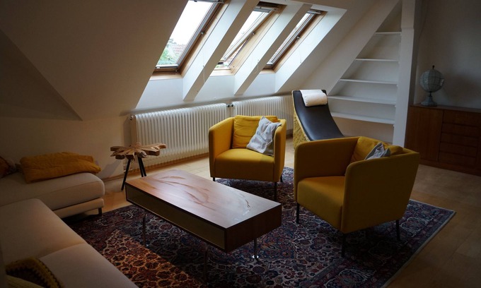Orth an der Donau Apartment | Large attic apartment near the Danube wetlands