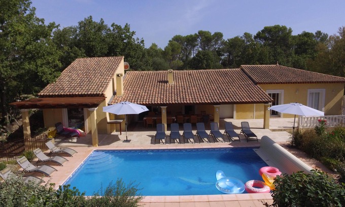Besse-sur-Issole Villa | Large, beautiful villa on wooded grounds, swimming pool and large private plot.