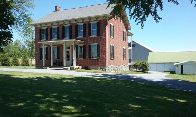 Ronks Other | Large Brick Farmhouse located close to Lancaster County Attractions