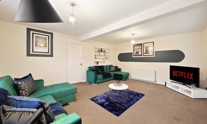 Belluton House | Large Bristol House - Games room - Parking