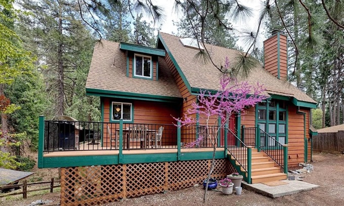 Iowa Hill House | Large Cabin near Rollins Lake & American River