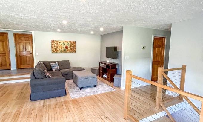 Topsham House | Large, Comfortable Family Home