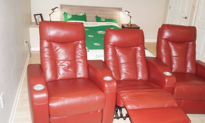 Ampere House | Large Comfortable Private Cozy 1BR steps from NYC!