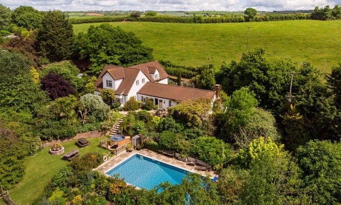 Cheriton Fitzpaine House | Large Country House, Devon England. Pool. Hot Tub. Games room. Parking. Firepit