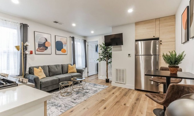 Center City West Apartment | Large & Cozy Center City 1/1