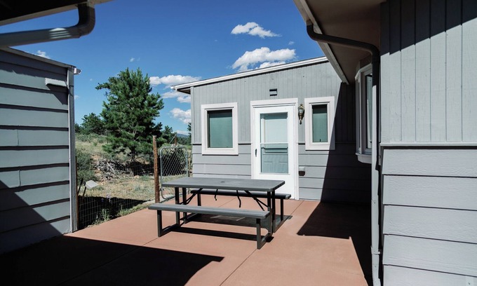 Estes Park House | Large, Cozy Home-Great Patio-Stunning Views-5min to RMNP+Estes