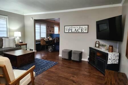 Columbus House | Large Cozy House Near NexusPark Air Hockey