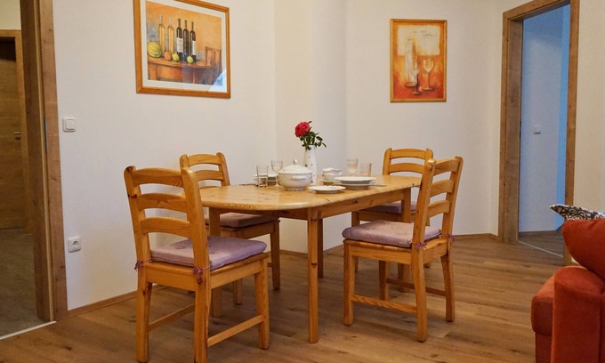 Steinakirchen am Forst Apartment | Large, cozy vacation apartment Stargazer