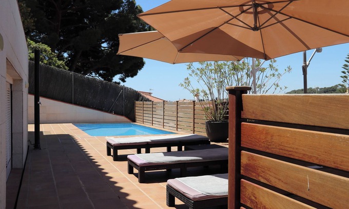 Canet de Mar Villa | Large & cozy villa with private pool in Canet de Mar on the Mediterranean Sea