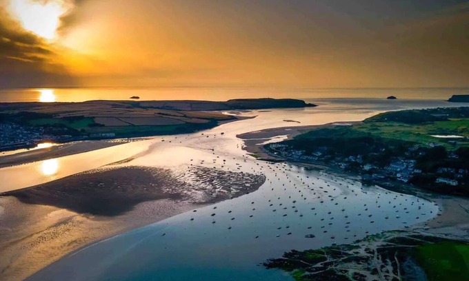 Wadebridge House | Large Eco House 4 mins to beach