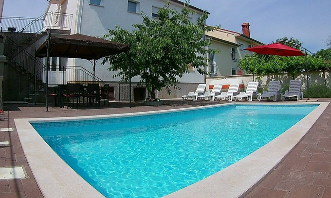 Valdebek Apartment | Large family apartment with private pool