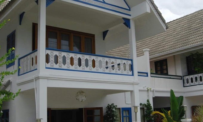 Khao Takiab House | Large Family Friendly Beach Front House