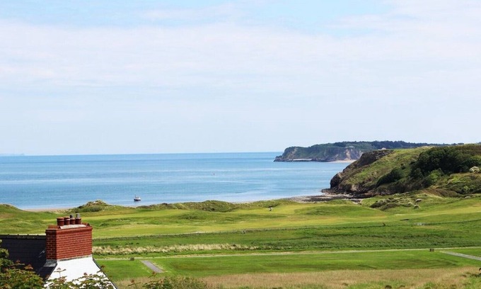 Penally House | Large Family Holiday House with Sea Views & Off Street Parking.