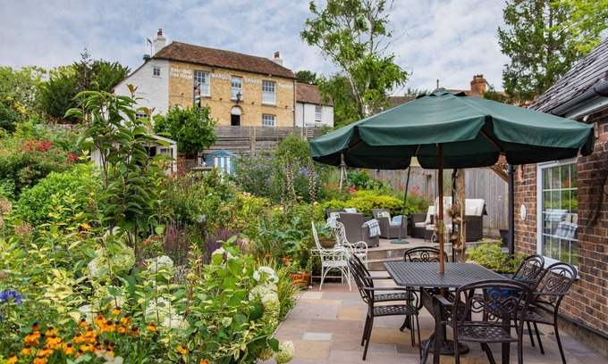Alkham House | Large family holiday home with beautiful garden, sleeping 8 guests in the beautiful Kent countrysid