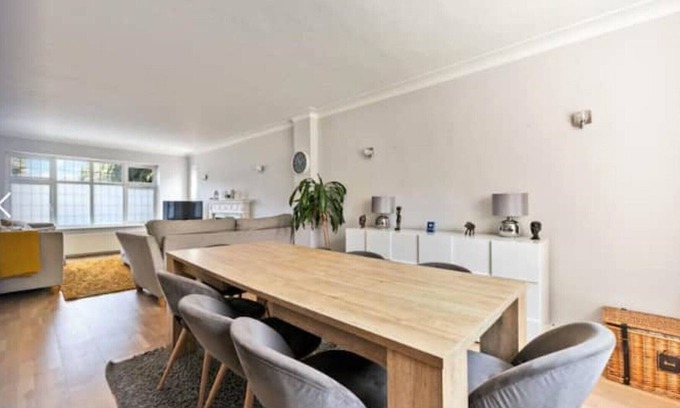 Coombe Hill House | Large Family Home near Richmond Park