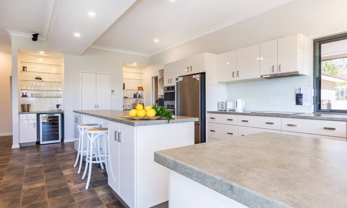 Ferguson House | LARGE FARM STAY PROPERTY - GREAT FOR FRIENDS & FAMILY HOLIDAYS