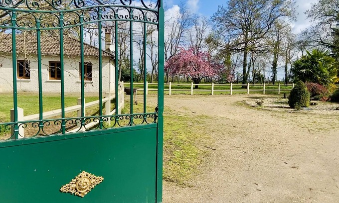 Port-de-Piles House | Large gîte in wooded grounds