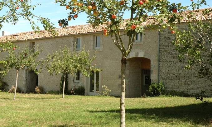 Saint-Saturnin-du-Bois House | Large gîte 10/12 p with garden and natural swimming pool