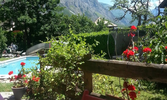 Saint-Julien-Mont-Denis House | Large house with pool in the heart of the Alps