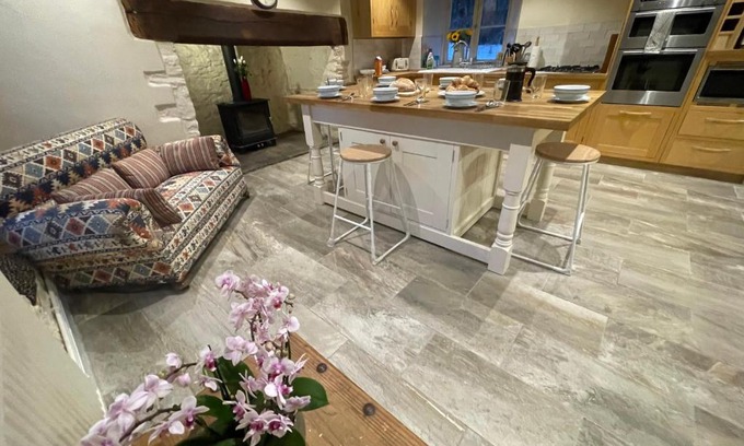 Blaencwm House | Large Historic Farmhouse in Rhondda Valley Perfect for Groups with Hot Tub