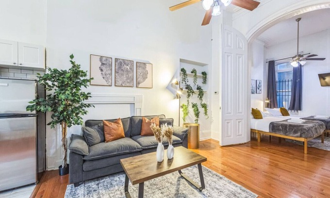 Center City West Apartment | Large Historical Center City 1/1 | Sleeps 4
