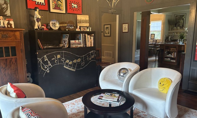 Athens House | Large home 12 mins from Sanford Stadium/downtown, 8 mins to Botanical Gardens
