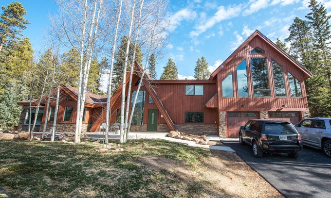 Weisshorn House | Large home 3 blocks off Main Street with Fabulous Ski Hill Views