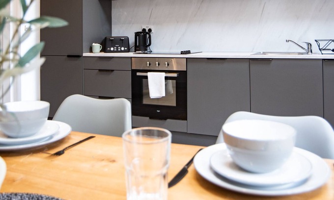 Mapperley House | Large Home Nottingham - Sleeps 9 - Long Term Stay