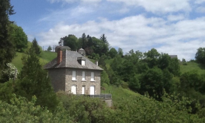 Argentat-sur-Dordogne House | Large house Argentat-sur Dordogne, suitable for fishermen Heating WIFI