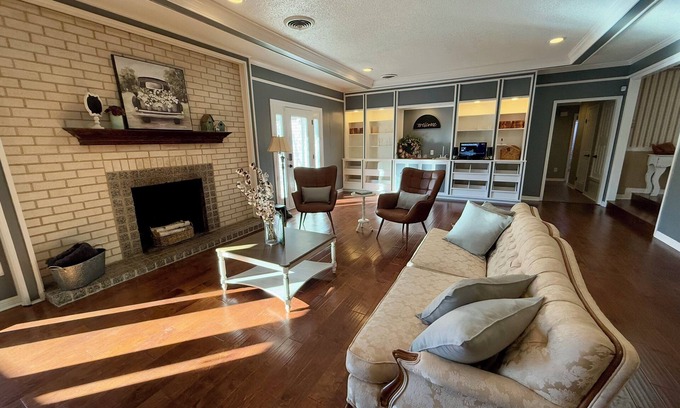 Paris House | Large House, 4 Bedroom, 4 Bath, 4 King Beds, Outdoor Kitchen, Fire Pit, Foosball