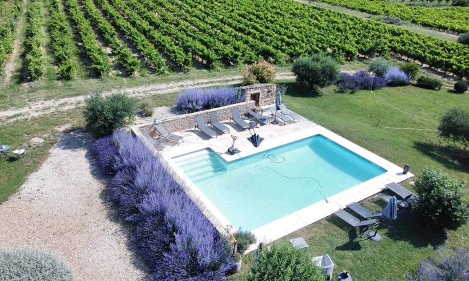 Puyvert House | Large house at the foot of the Luberon next to Lourmarin with swimming pool